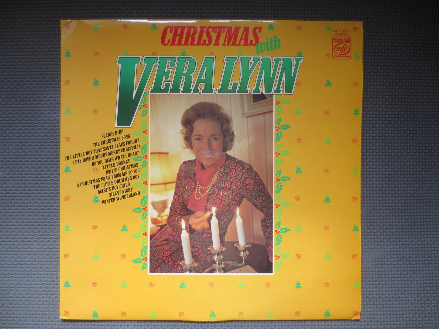 VERA LYNN, CHRISTMAS Album, Vera Lynn Albums, Vera Lynn Vinyl, Vera Lynn Lps, Vera Lynn Record, Christmas Lps, 1976 Record