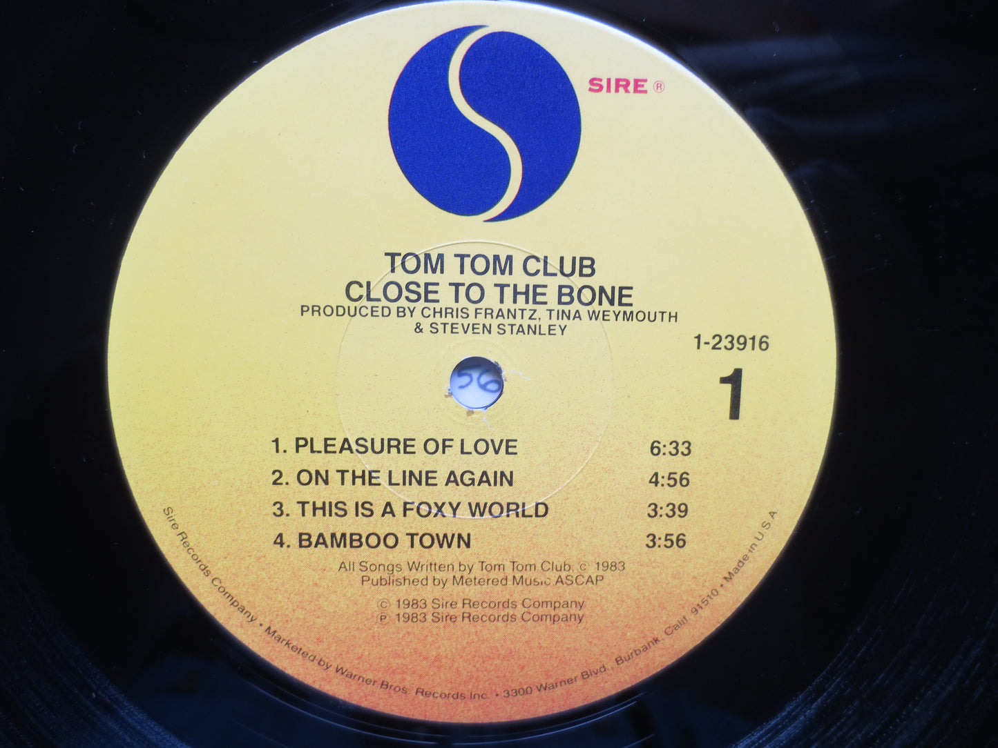 TOM TOM CLUB, Close to the Bone, Tom Tom Club Record, Records, Tom Tom Club Albums, Tom Tom Club Lp, Rock Lp, 1983 Records