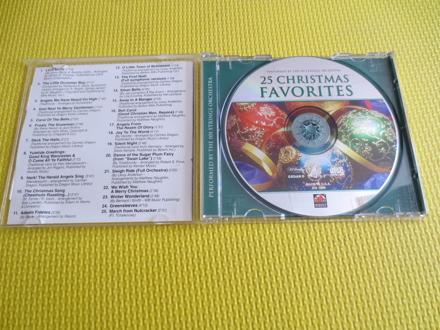 25 CHRISTMAS FAVORITES, CHRISTMAS Cd, Christmas Music Cd, Christmas Songs Cd, Christmas Carols Cd, Christmas, Vintage Cd, 2000 Compact Discs