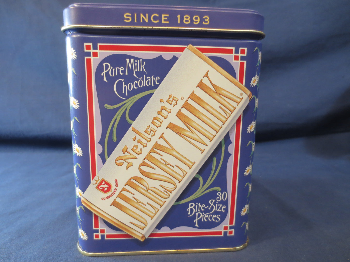 Vintage Tin Box, Tin Box, NEILSON Tin Box, COLLECTIBLE Tin Box, CHOCOLATE Box, Chocolate Tin, Collectors Can, Candy Tin Box, Metal Box