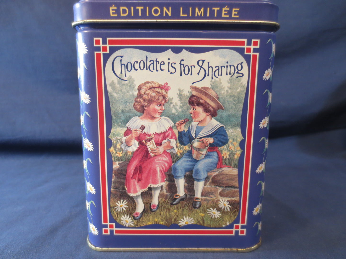 Vintage Tin Box, Tin Box, NEILSON Tin Box, COLLECTIBLE Tin Box, CHOCOLATE Box, Chocolate Tin, Collectors Can, Candy Tin Box, Metal Box