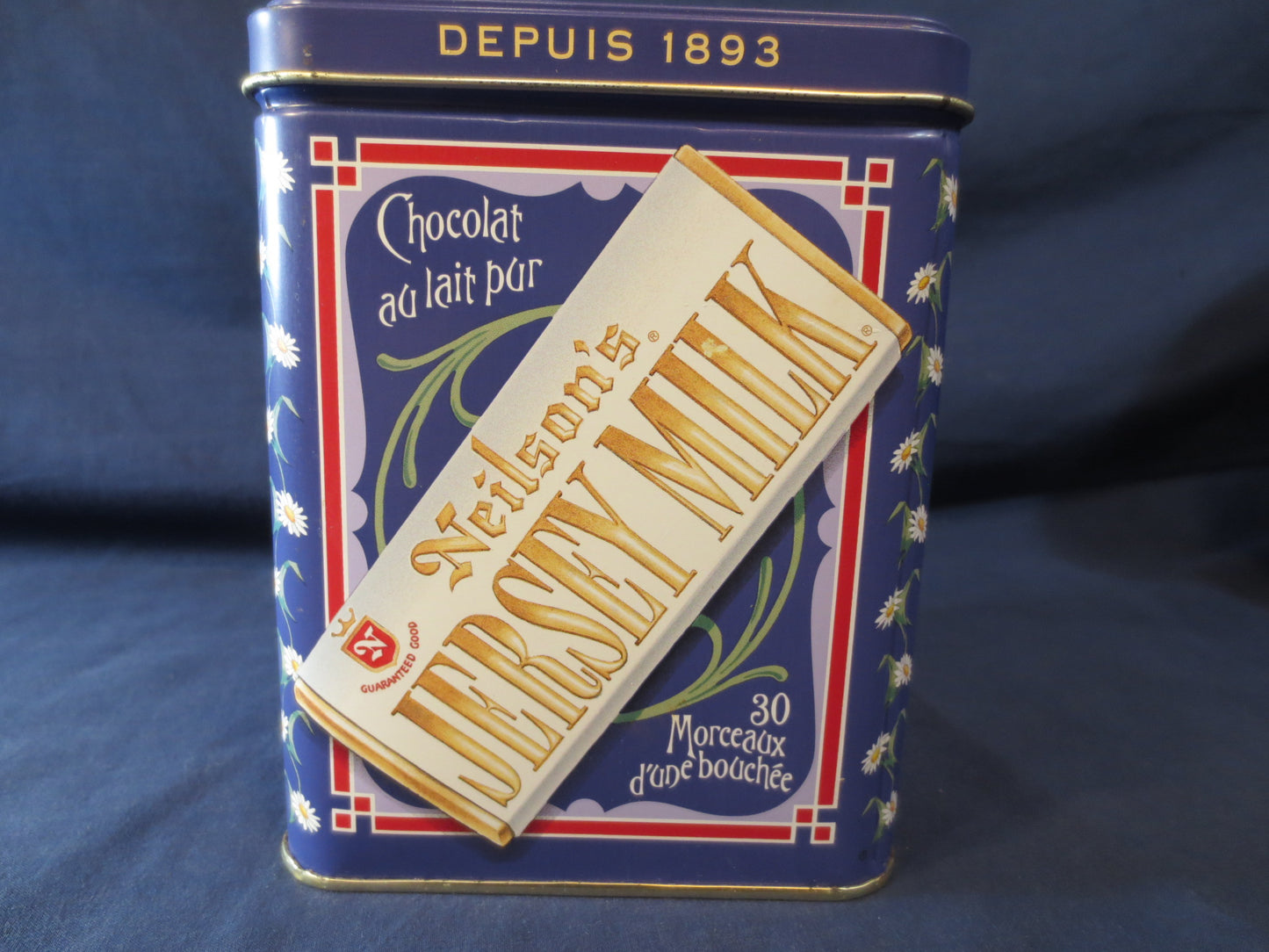 Vintage Tin Box, Tin Box, NEILSON Tin Box, COLLECTIBLE Tin Box, CHOCOLATE Box, Chocolate Tin, Collectors Can, Candy Tin Box, Metal Box