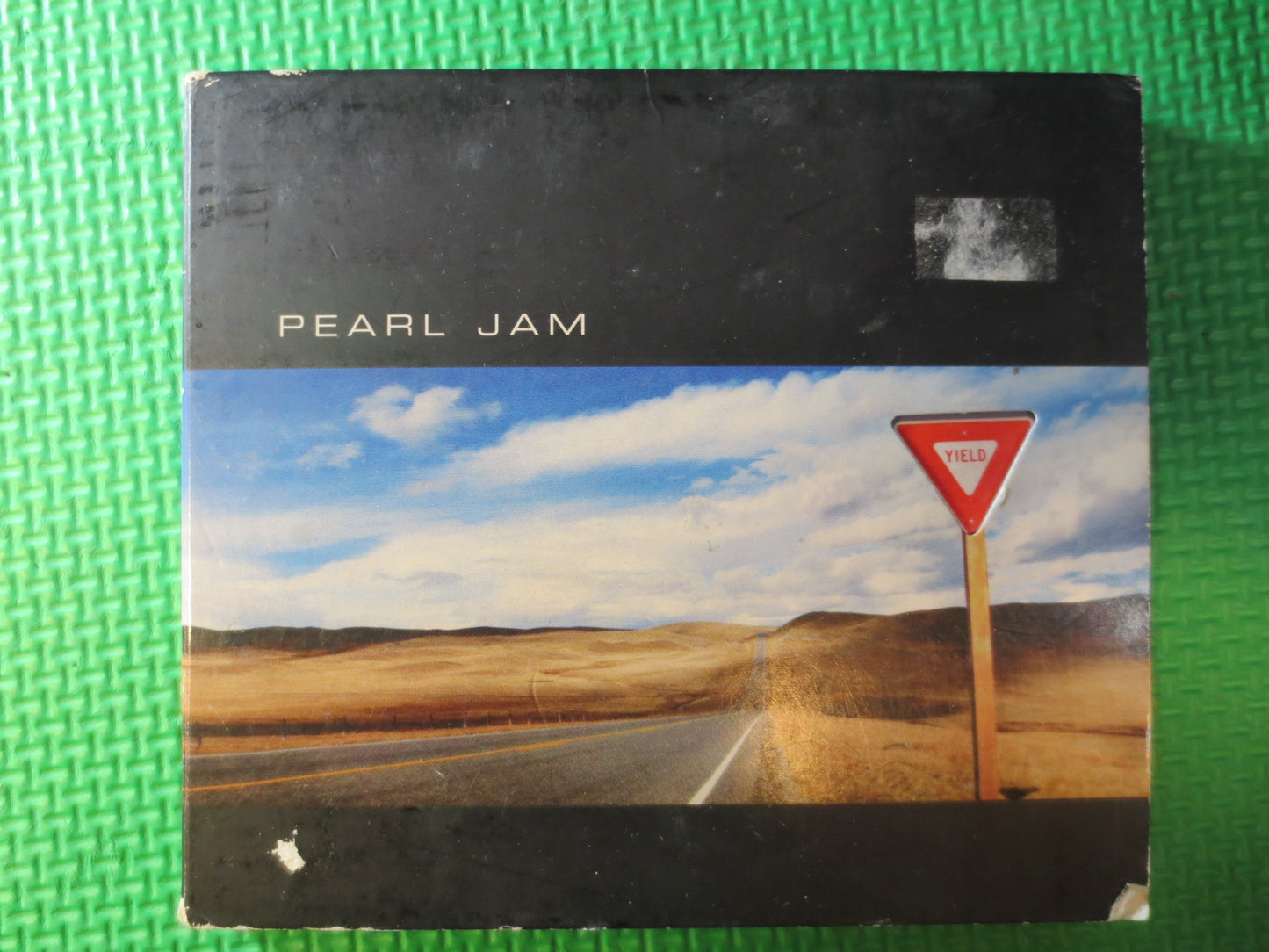 PEARL JAM, YIELD, Pearl Jam Cd, Rock Compact Disc, Pearl Jam Album, Pearl Jam Lp, Rock Cd, Classic Rock Cd, 1998 Compact Discs