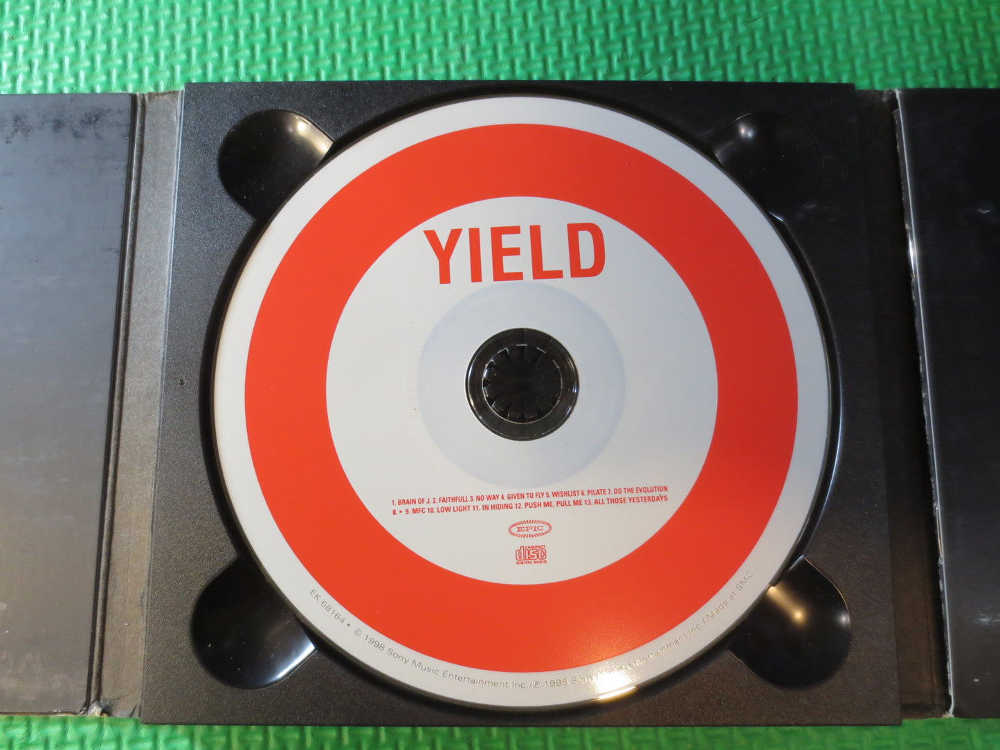 PEARL JAM, YIELD, Pearl Jam Cd, Rock Compact Disc, Pearl Jam Album, Pearl Jam Lp, Rock Cd, Classic Rock Cd, 1998 Compact Discs