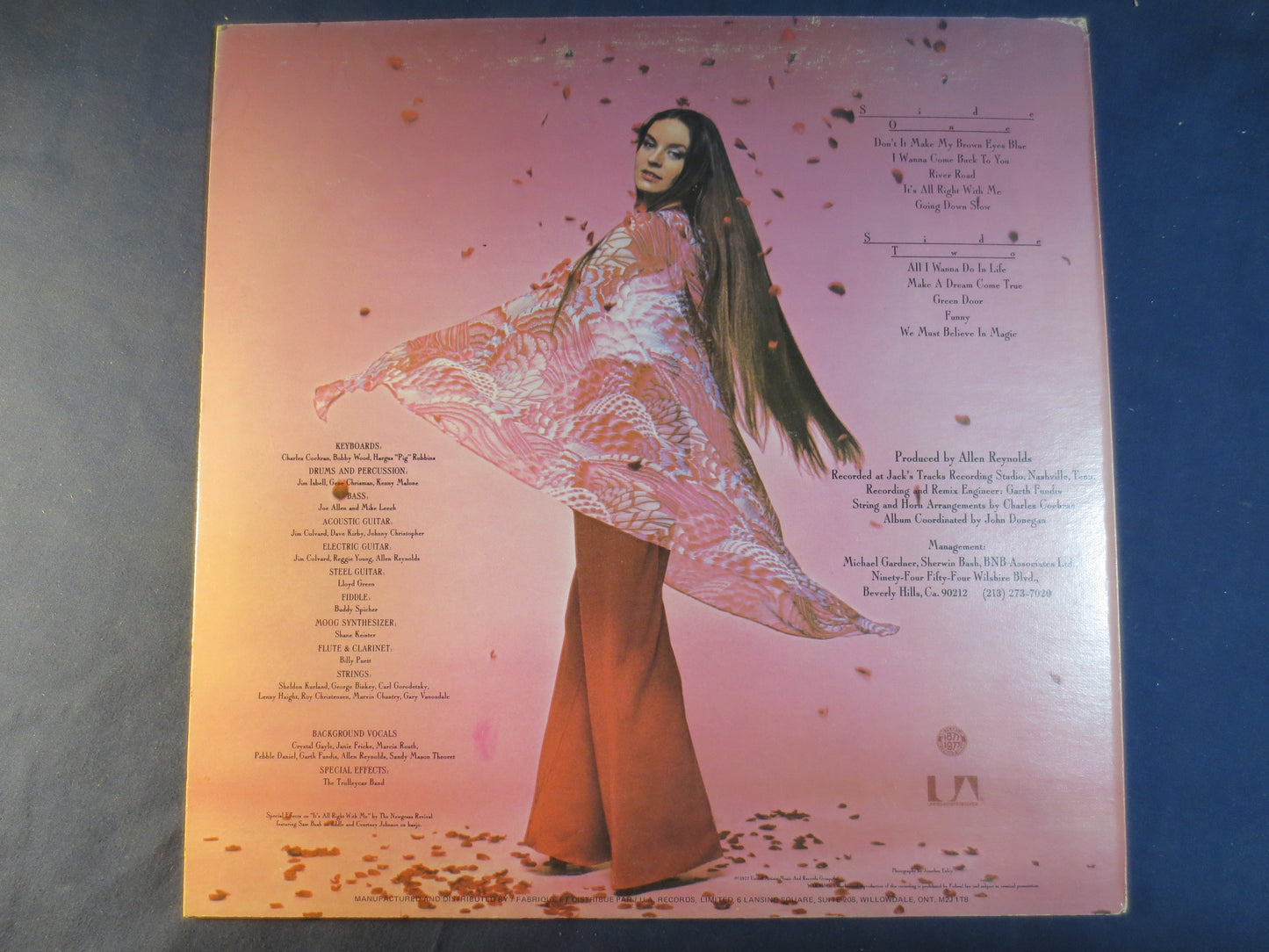 CRYSTAL GAYLE, We Must Believe In MAGIC, Crystal Gayle Record, Country Record, Crystal Gayle Album, Vinyl Lps, 1977 Records