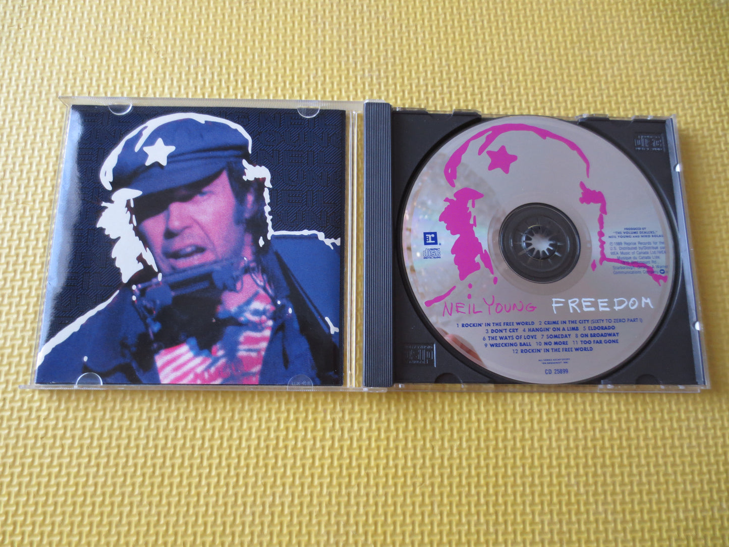 NEIL YOUNG, FREEDOM, Neil Young Cd, Neil Young Lp, Vintage Compact Disc, Neil Young Album, Rock Music Cds, 1989 Compact Disc